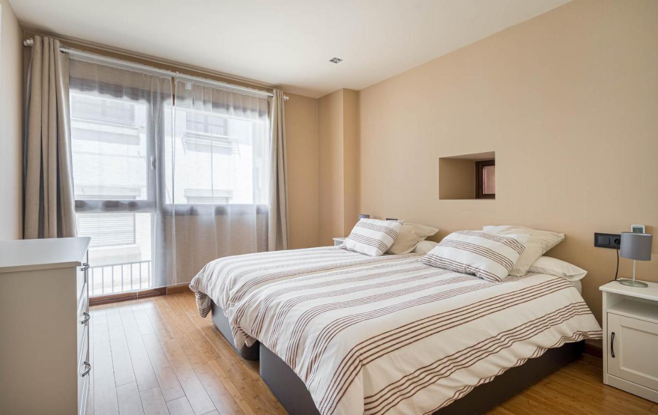 Apartamentos Calle Mayor 23 يانس المظهر الخارجي الصورة